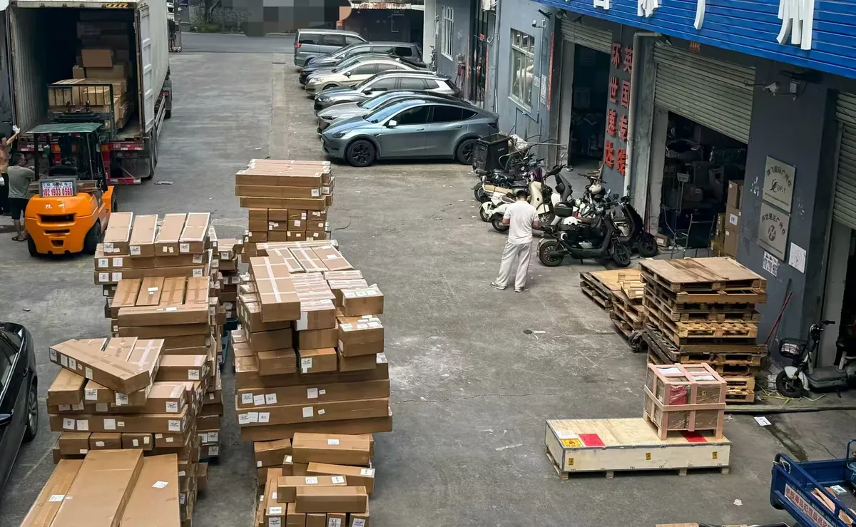 集荷デポ内における輸出貨物の仕分け・シッピングマーク貼付作業