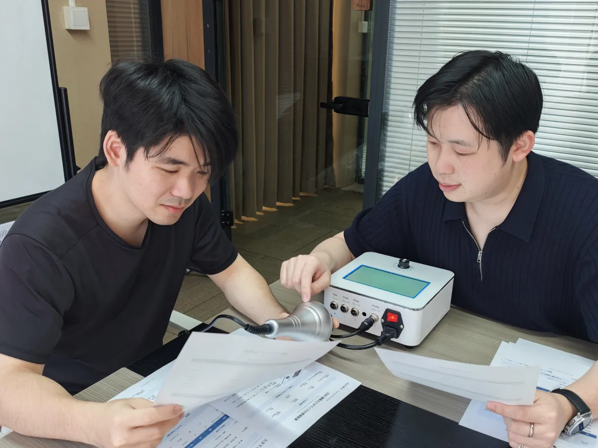 オフィス内における美容機器サンプルの実機動作・仕様確認